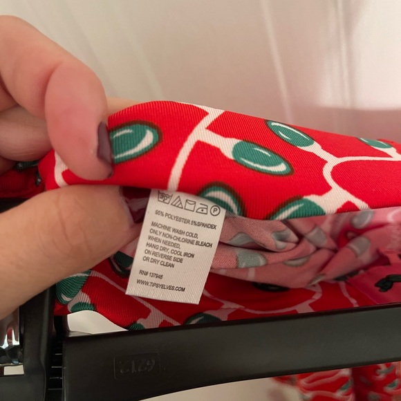 🎄🎅🏻 Tipsy Elves Women’s Christmas String Lights Leggings in Red. SIZE M. - Picture 6 of 6